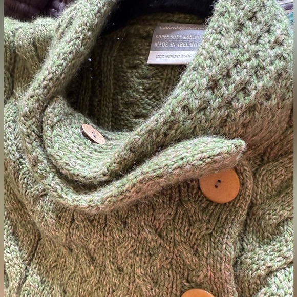 Stunning Carraig Donn Green 100% Merino Wool Cardigan Sweater Made in Ireland - Picture 3 of 6